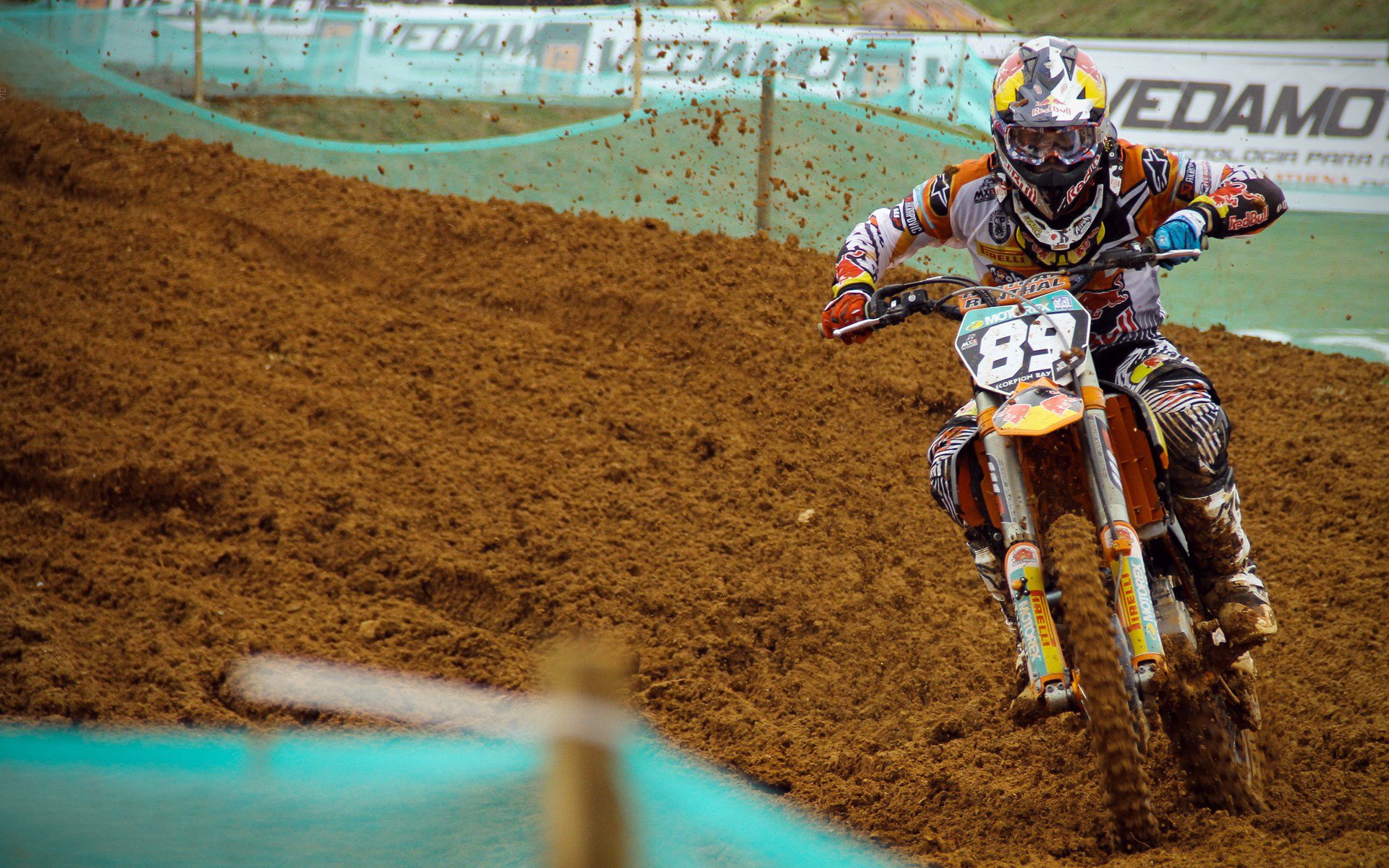 爱游戏官网-影响深远的裁判判罚：争议背后的深入分析，裁判影响比赛